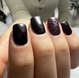 Uñas cuidadas, trabajo de manicura del salón Missuñas